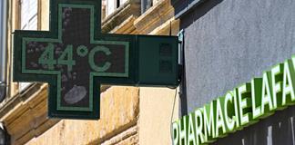 La ola de calor se extiende hacia el este de Europa y satura los hospitales.