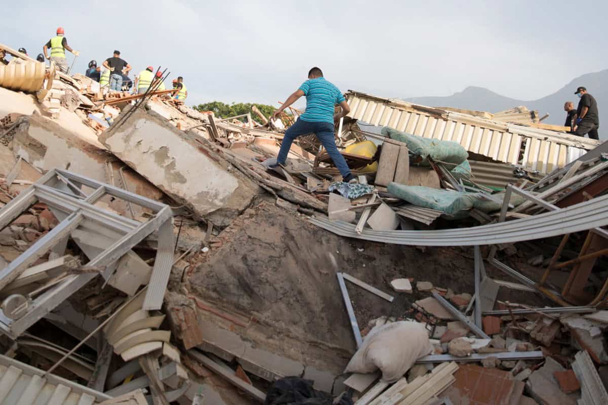 Aumentan a 589 los muertos en Venezuela, que acelera la búsqueda de supervivientes