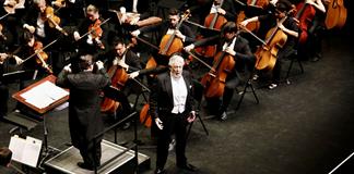 Con zarzuelas y canto tapat&iacute;o, Pl&aacute;cido Domingo ofrece concierto en el Conjunto Santander