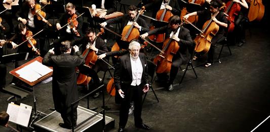 Con zarzuelas y canto tapatío, Plácido Domingo ofrece concierto en el Conjunto Santander