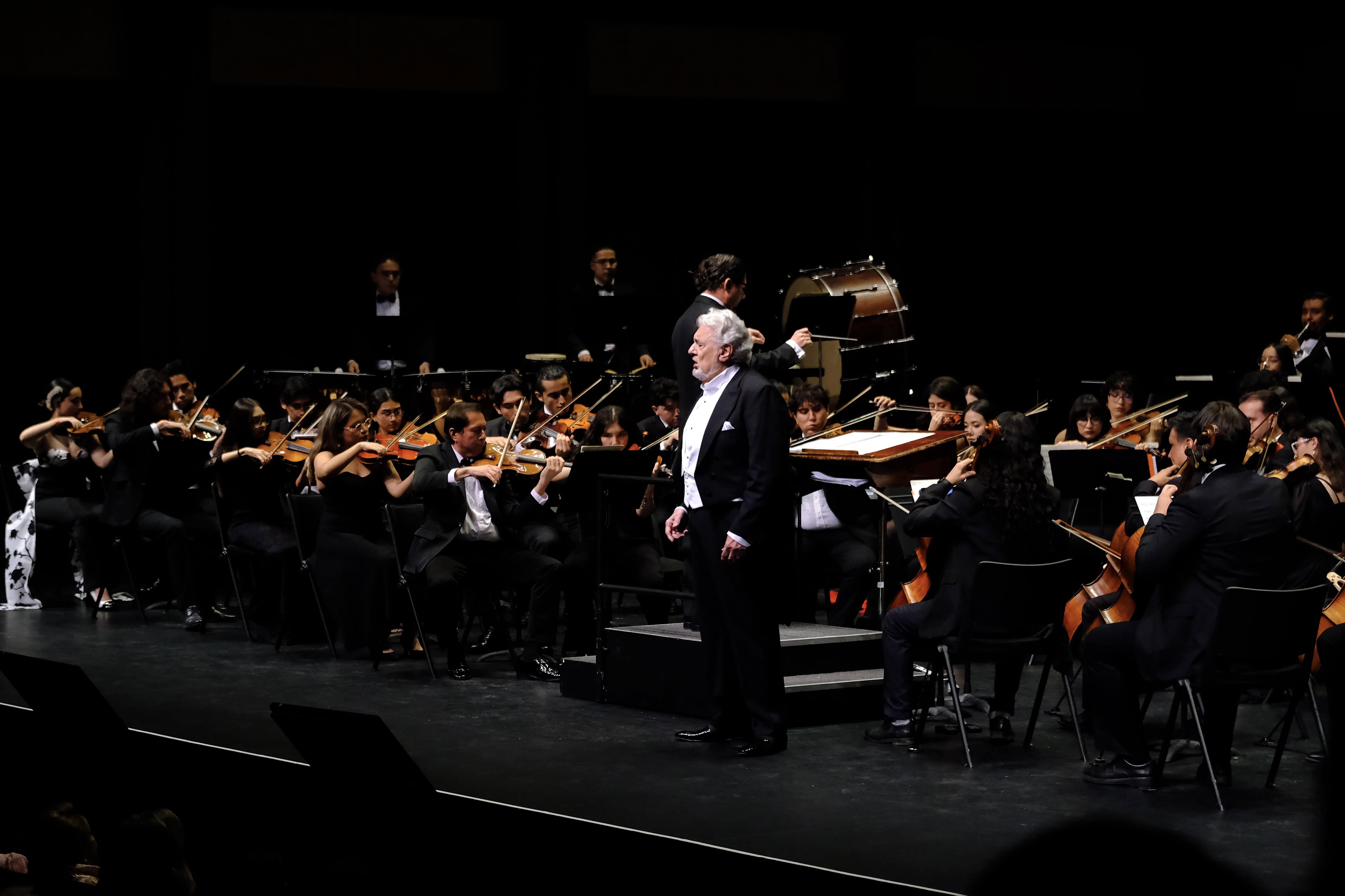 Con zarzuelas y canto tapatío, Plácido Domingo ofrece concierto en el Conjunto Santander