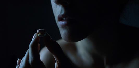 Menos mujeres toman drogas, pero sufren más las consecuencias y reciben menos tratamiento