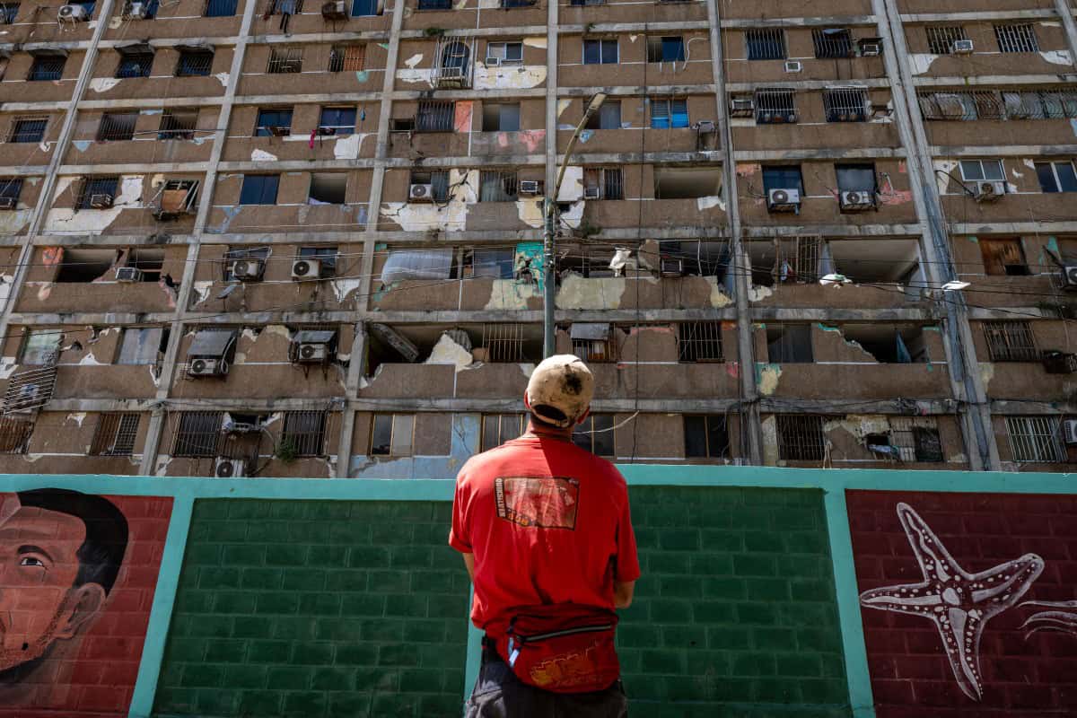 Una morgue improvisada se instala en puerto de Venezuela tras sismos