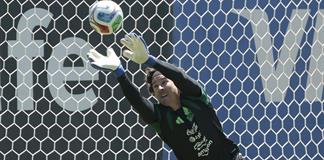 Sheinbaum destaca trayectoria de Guillermo Ochoa en la selecci&oacute;n mexicana