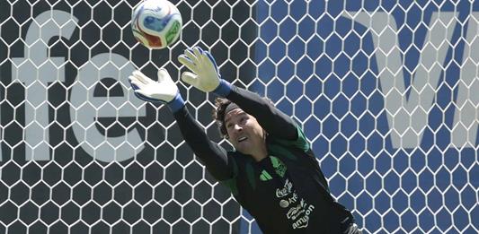 Sheinbaum destaca trayectoria de Guillermo Ochoa en la selección mexicana