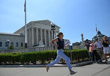 Corte Suprema de EEUU rechaza intento de Trump de restringir derecho a ciudadanía por nacimiento