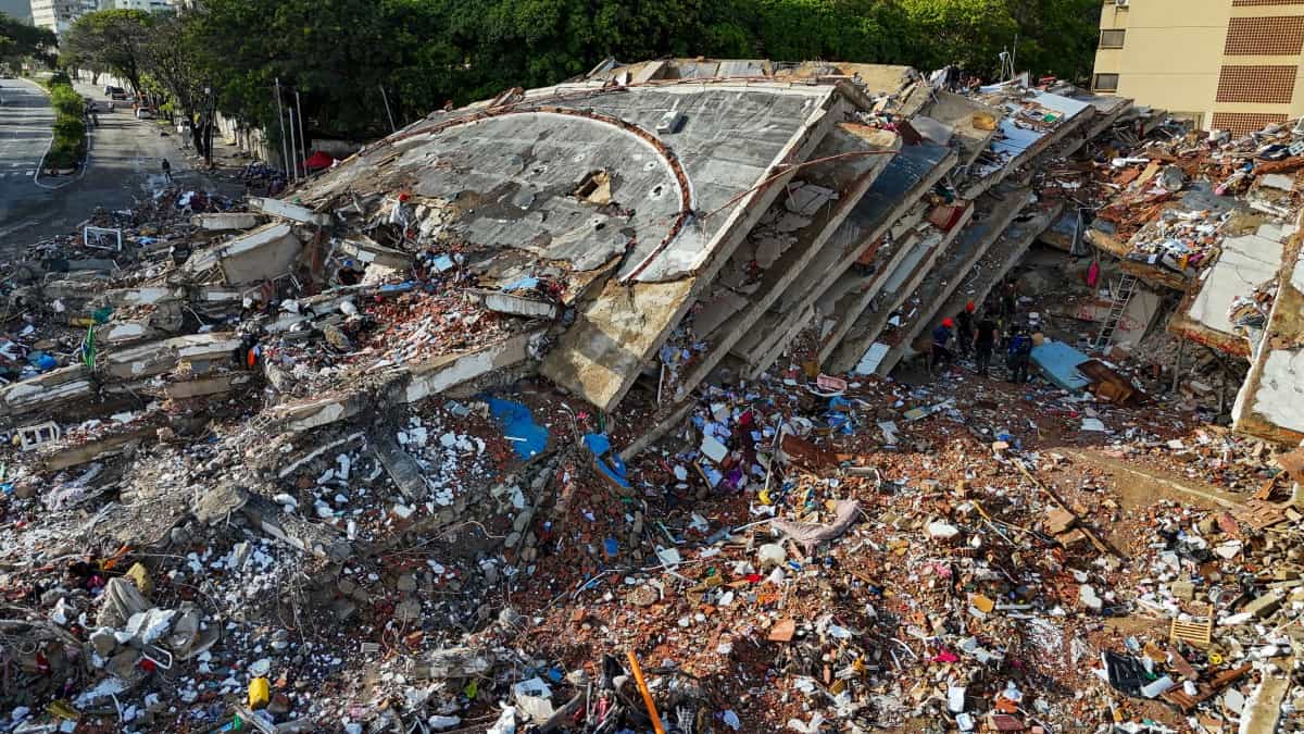 La falta de comida y techo agobia a los supervivientes de los terremotos en Venezuela