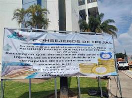 Despiden al director de Ipejal con demanda; jubilados exigen auditor&iacute;a al Congreso