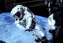 Astronautas de la NASA reparan un brazo rob&oacute;tico de la EEI en caminata espacial de 7 horas