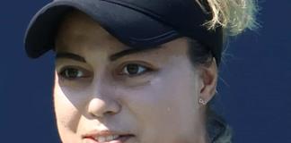 Renata Zaraz&uacute;a queda fuera en primera ronda de Wimbledon 2026