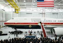 Trump estrena polémico avión presidencial donado por Catar: Estamos muy orgullosos Trump estrena polémico avión presidencial donado por Catar: Estamos muy orgullosos