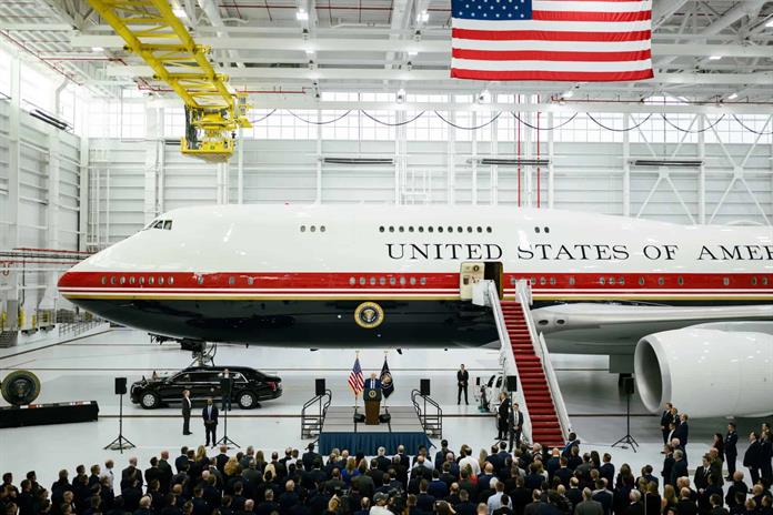 Trump estrena polémico avión presidencial donado por Catar: Estamos muy orgullosos Trump estrena polémico avión presidencial donado por Catar: Estamos muy orgullosos