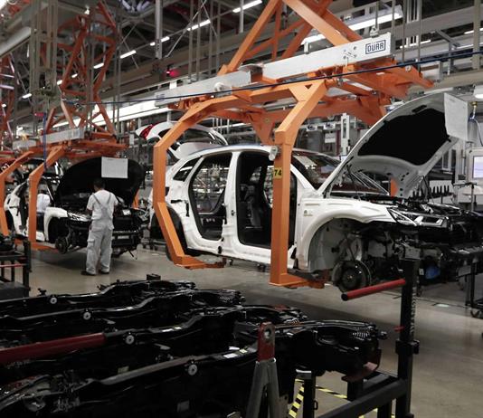 Trump presume de pol&iacute;tica arancelaria para atraer industria automotriz de Canad&aacute; y M&eacute;xico