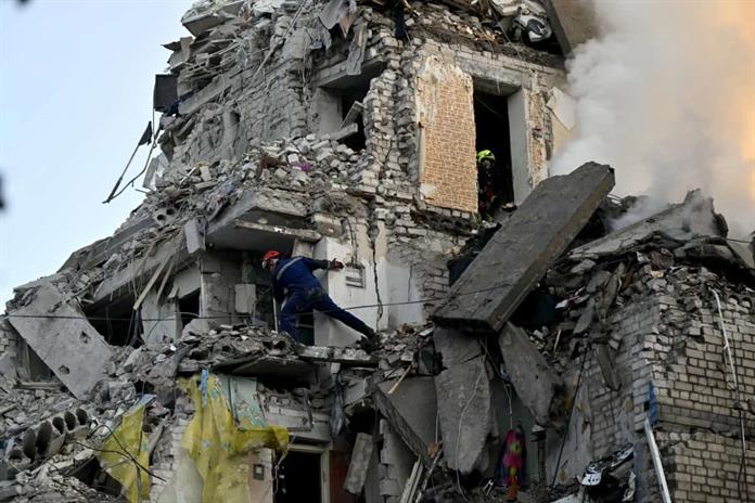 Al menos 21 muertos en los peores ataques rusos contra Kiev desde 2022 Al menos 21 muertos en los peores ataques rusos contra Kiev desde 2022