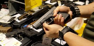 EE.UU. demanda ley de California que prohíbe la venta de pistolas semiautomáticas tipo Glock EE.UU. demanda ley de California que prohíbe la venta de pistolas semiautomáticas tipo Glock