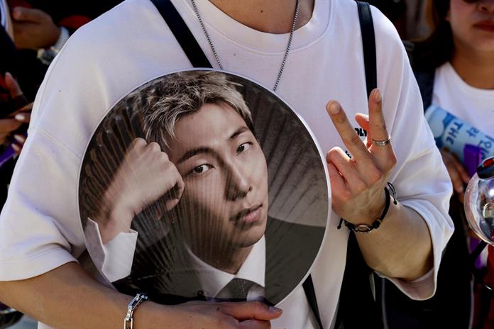 Chile suspende los conciertos de la banda de k-pop BTS por problemas técnicos en estadio Chile suspende los conciertos de la banda de k-pop BTS por problemas técnicos en estadio