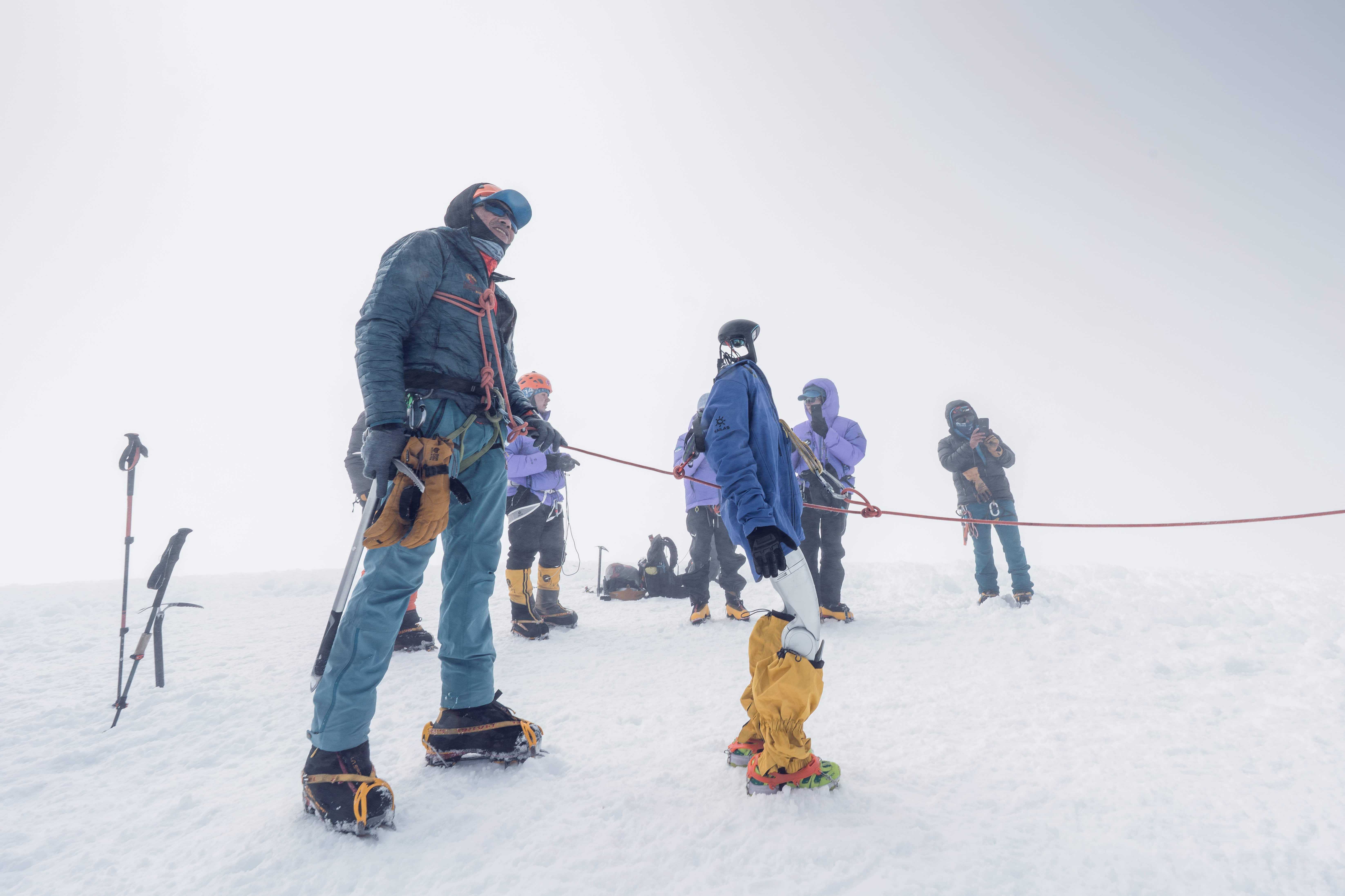 Robot humanoide abre ruta a estudios en climas extremos desde la cima más alta de Ecuador Robot humanoide abre ruta a estudios en climas extremos desde la cima más alta de Ecuador