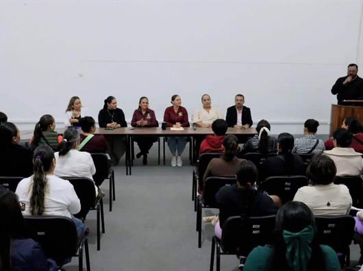 Entregan apoyos del programa Mujer Proactiva a 100 emprendedoras de Zapotl&aacute;n