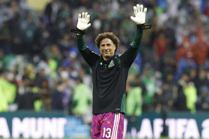 Dibujos animados de Ochoa como protector del novato Mora conmueven a hinchas mexicanos Dibujos animados de Ochoa como protector del novato Mora conmueven a hinchas mexicanos