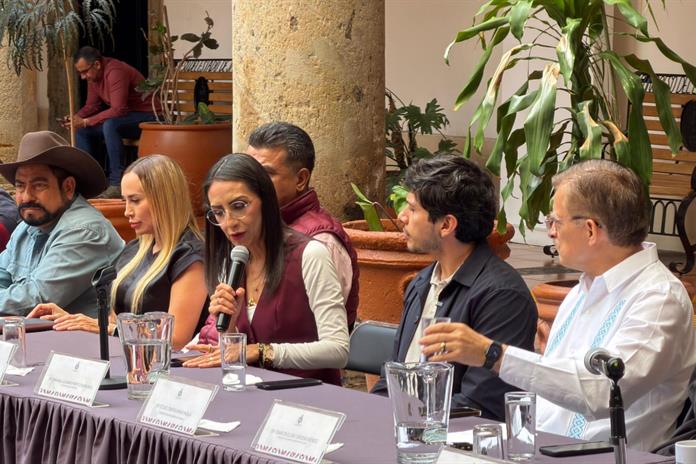 Pide la presidenta de Tlaquepaque a diputados revisar “con mucho cuidado” plan de deuda para el SIAPA Pide la presidenta de Tlaquepaque a diputados revisar “con mucho cuidado” plan de deuda para el SIAPA
