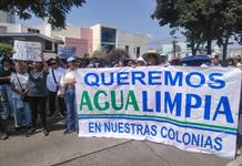 Se manifiestan vecinos de decenas de colonias de la ZMG por la pésima calidad del agua