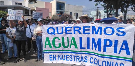 Se manifiestan vecinos de decenas de colonias de la ZMG por la pésima calidad del agua