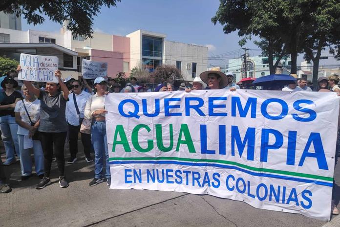 Se manifiestan vecinos de decenas de colonias de la ZMG por la pésima calidad del agua Se manifiestan vecinos de decenas de colonias de la ZMG por la pésima calidad del agua