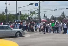 Al grito de no estamos todos, familiares y amigos de estudiantes desaparecidos bloquean Periférico