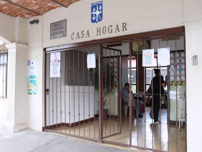 Entregan apoyos a residentes de la Casa Hogar Las Vicentinas Entregan apoyos a residentes de la Casa Hogar Las Vicentinas