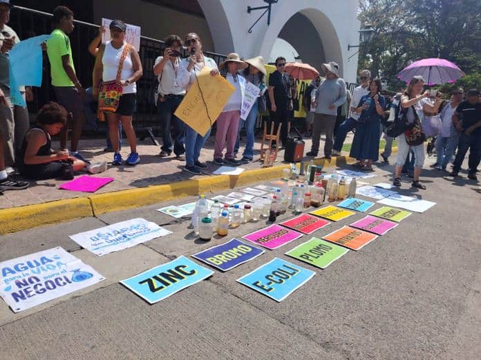 Se manifiestan vecinos de decenas de colonias de la ZMG por la pésima calidad del agua Se manifiestan vecinos de decenas de colonias de la ZMG por la pésima calidad del agua