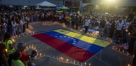 Venezuela intenta retomar la normalidad mientras avanza retirada de escombros en La Guaira