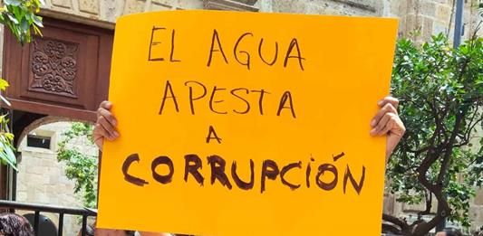 Director de Coprisjal deja plantadas a personas en reunión por agua contaminada