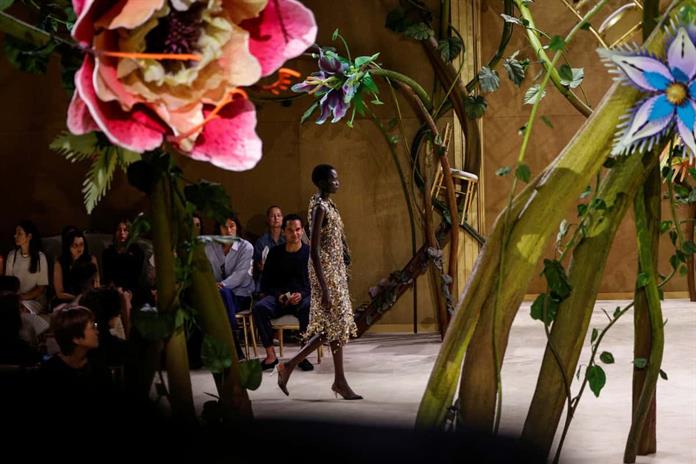 Chanel inspira su alta costura en clásicos de los cuentos infantiles Chanel inspira su alta costura en clásicos de los cuentos infantiles
