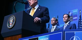 Trump modera su furia y juega la carta de la unidad con aliados de la OTAN Trump modera su furia y juega la carta de la unidad con aliados de la OTAN