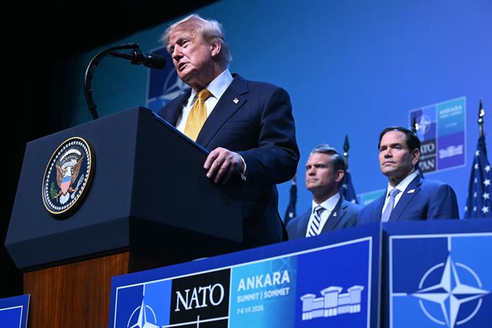 Trump modera su furia y juega la carta de la unidad con aliados de la OTAN Trump modera su furia y juega la carta de la unidad con aliados de la OTAN