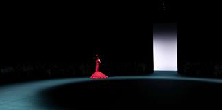 Balenciaga vuelve con sus elegantes volúmenes a la alta costura Balenciaga vuelve con sus elegantes volúmenes a la alta costura
