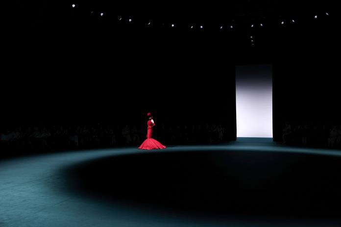 Balenciaga vuelve con sus elegantes volúmenes a la alta costura Balenciaga vuelve con sus elegantes volúmenes a la alta costura