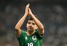 Gilberto Mora se gradúa de preparatoria tras disputar el Mundial con México Gilberto Mora se gradúa de preparatoria tras disputar el Mundial con México