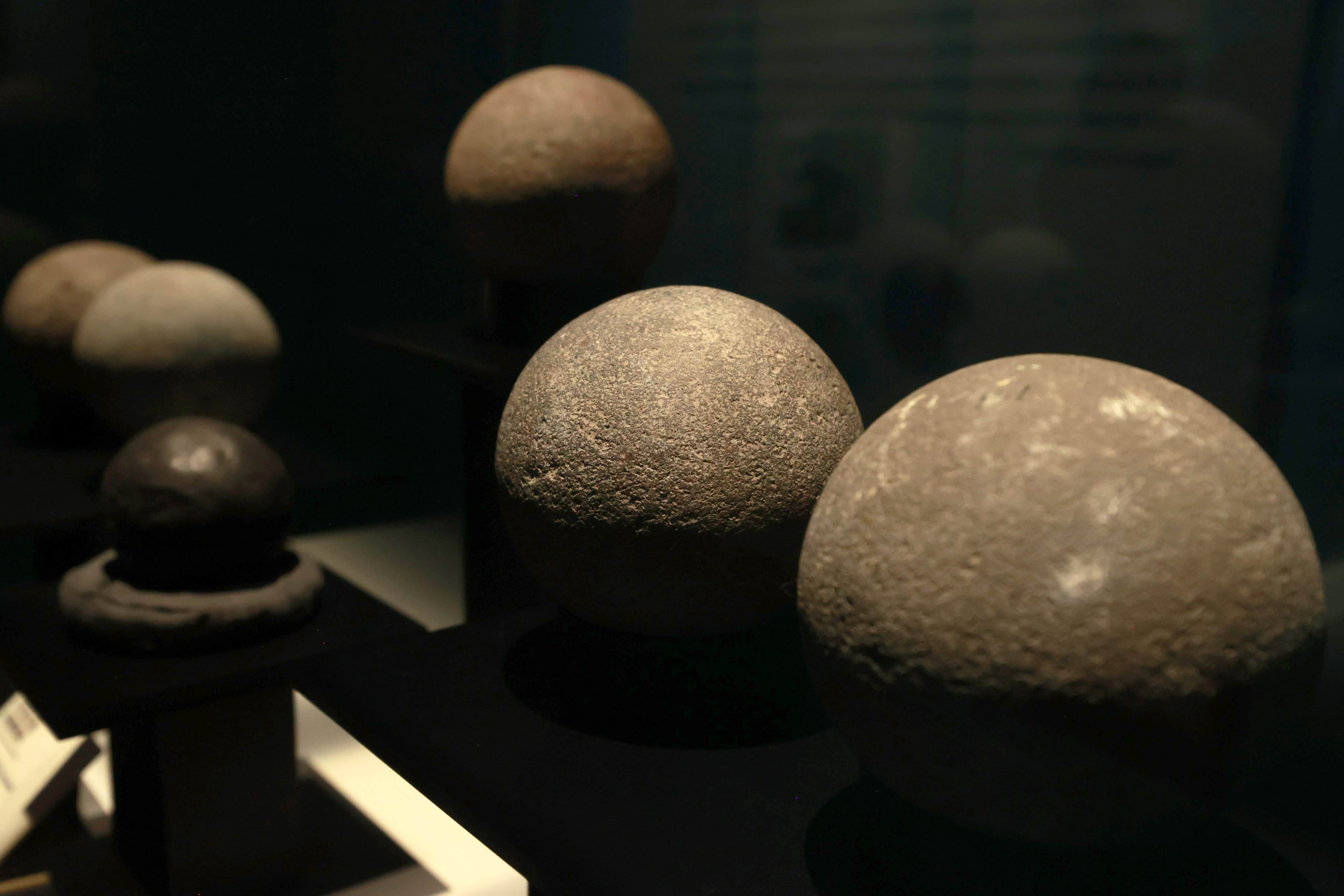 Exposición revive el ancestral juego de pelota en el Centro Histórico de Ciudad de México