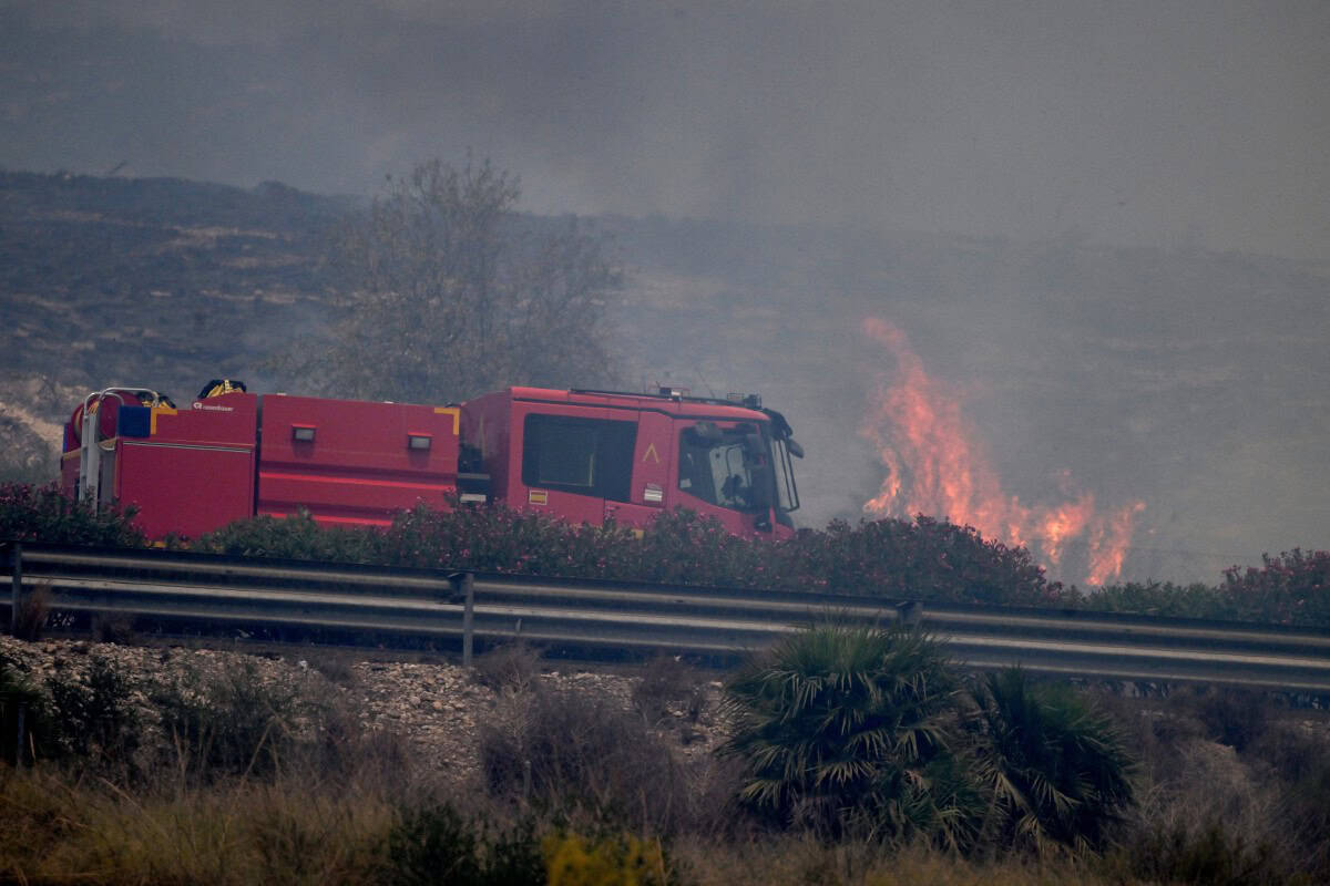 Al menos 12 fallecidos y 23 personas sin localizar en un violento incendio en el sur de España Al menos 12 fallecidos y 23 personas sin localizar en un violento incendio en el sur de España