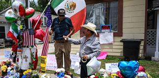 Testigos contradicen versión de ICE sobre muerte de mexicano baleado en Houston Testigos contradicen versión de ICE sobre muerte de mexicano baleado en Houston