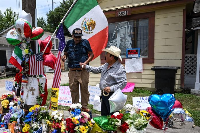Testigos contradicen versión de ICE sobre muerte de mexicano baleado en Houston Testigos contradicen versión de ICE sobre muerte de mexicano baleado en Houston
