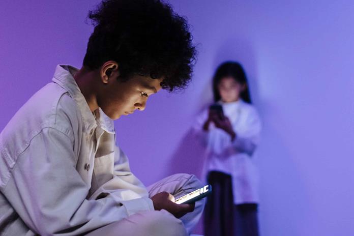 Francia aprueba la prohibición de las redes sociales a los menores de 15 años Francia aprueba la prohibición de las redes sociales a los menores de 15 años