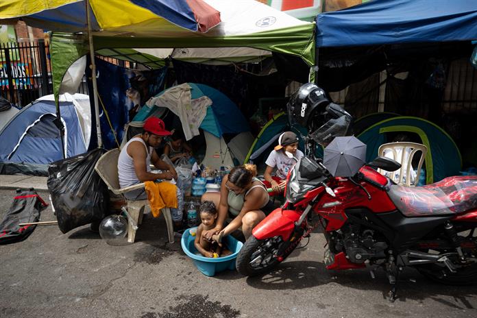 Arriban a Venezuela dos buques mexicanos con 388 toneladas de ayuda humanitaria Arriban a Venezuela dos buques mexicanos con 388 toneladas de ayuda humanitaria