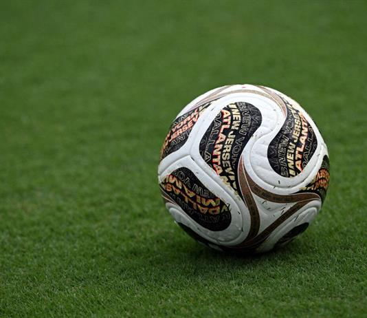 Presidente de Confederaci&oacute;n Africana respalda a Infantino a pesar de las cr&iacute;ticas