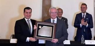 Entregan la medalla Valentín Gómez Farías al ex secretario de Salud Alfonso Petersen Farah Entregan la medalla Valentín Gómez Farías al ex secretario de Salud Alfonso Petersen Farah
