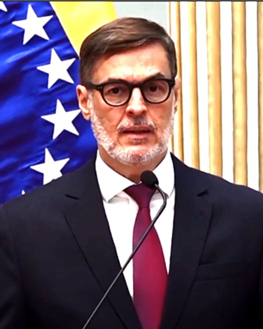 Venezuela nombra a su representante diplomático en EEUU como nuevo canciller Venezuela nombra a su representante diplomático en EEUU como nuevo canciller