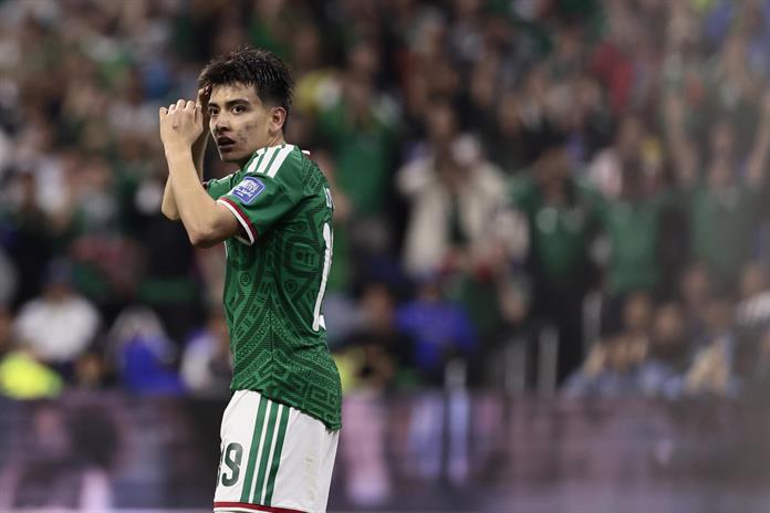 Gilberto Mora, gran ausente en lista de México para preolímpico y premundial de Concacaf Gilberto Mora, gran ausente en lista de México para preolímpico y premundial de Concacaf
