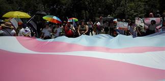 Una gu&iacute;a busca cambiar la atenci&oacute;n m&eacute;dica de las personas trans en Am&eacute;rica Latina
