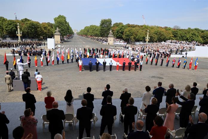Francia celebra su fiesta nacional con un desfile en honor a Ucrania y los europeos Francia celebra su fiesta nacional con un desfile en honor a Ucrania y los europeos
